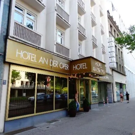An Der Oper 3*